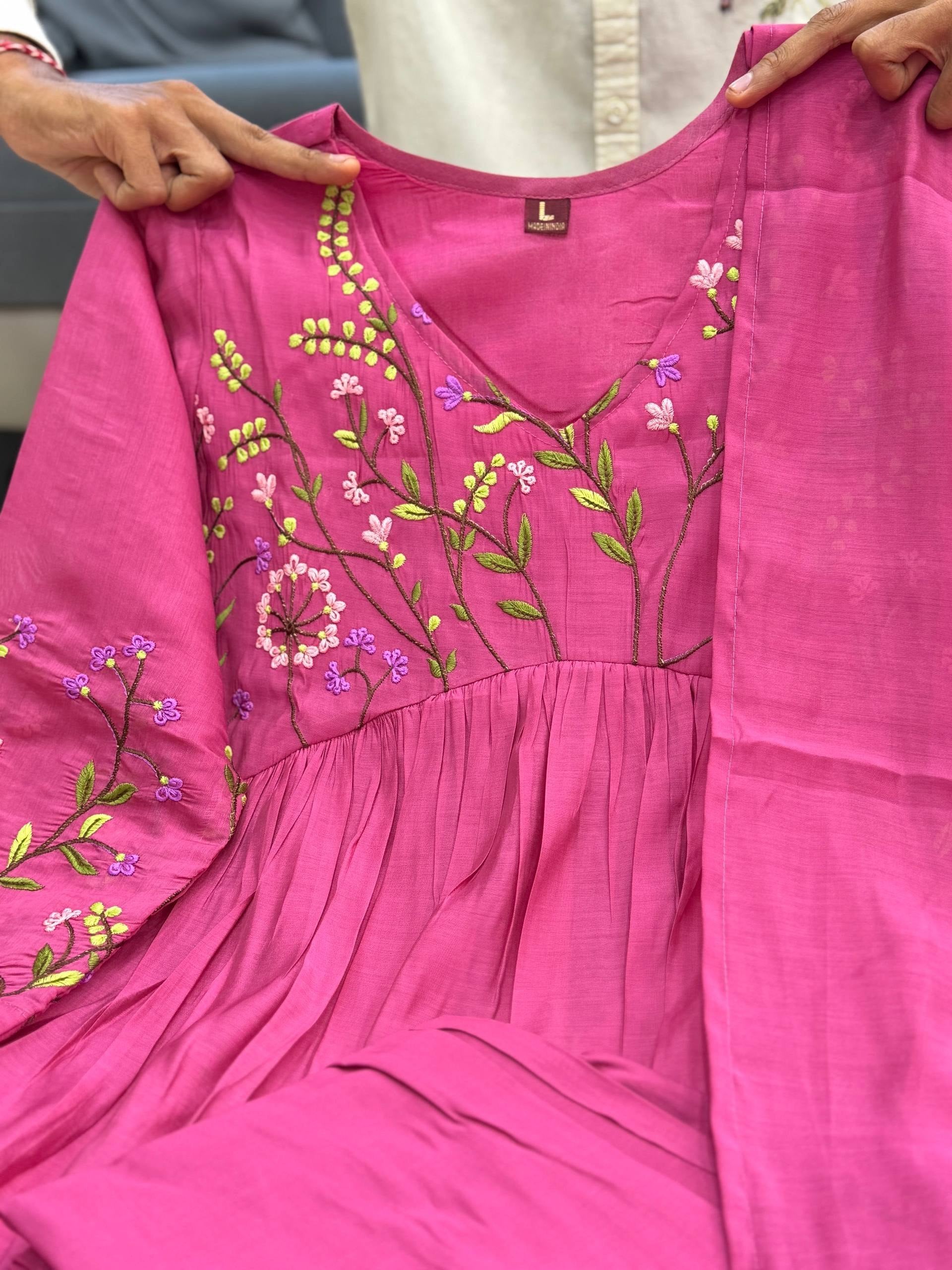 Đěsigner JANHVI ethnic Wear Look Pure Banarasi Mul Chanderi Top With Pent & Dupatta Set