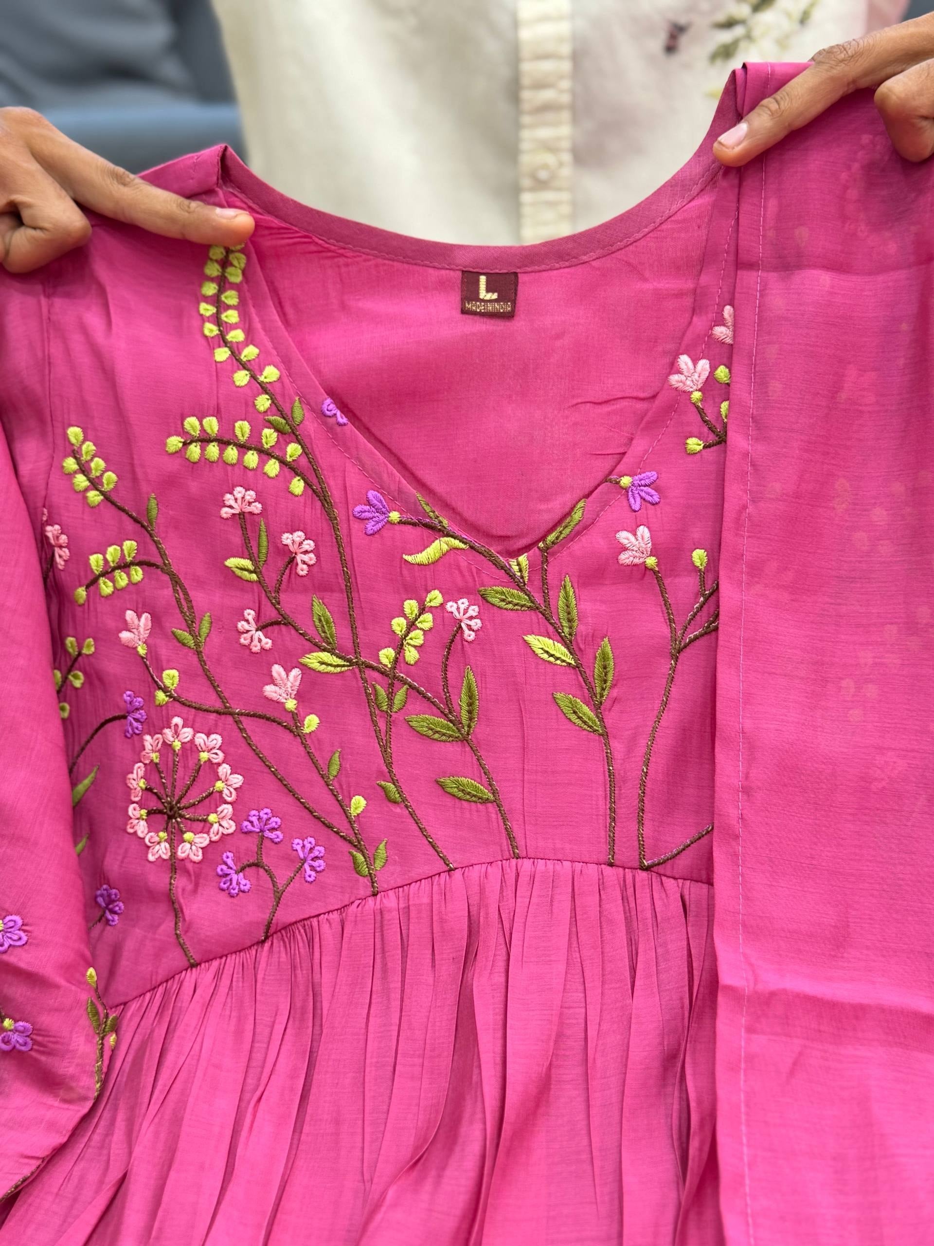 Đěsigner JANHVI ethnic Wear Look Pure Banarasi Mul Chanderi Top With Pent & Dupatta Set